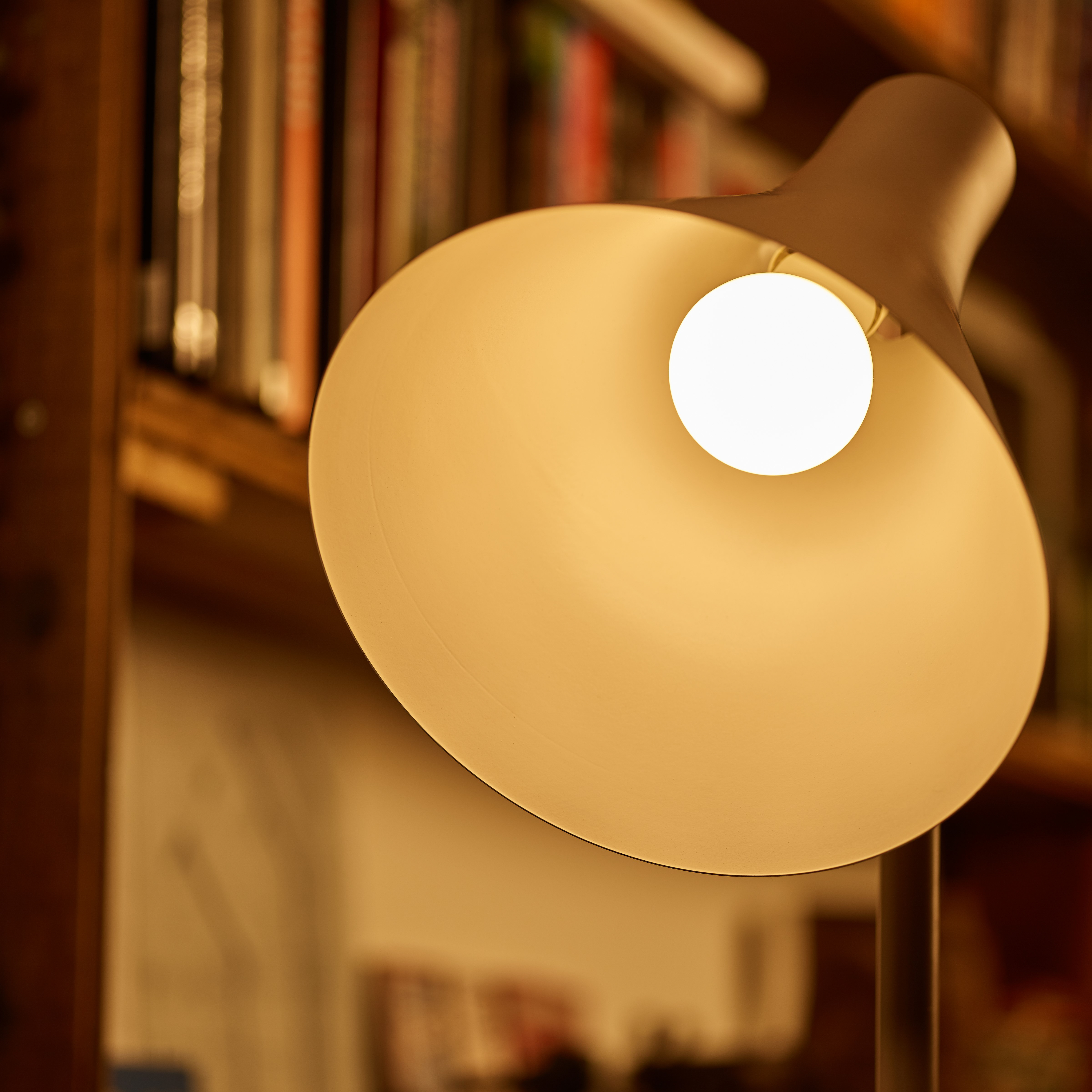 Stolna lampa za učenje s podesivim krakom