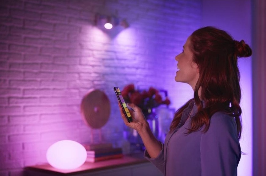 LED dimabilna žarulja Philips Hue White and Color E14