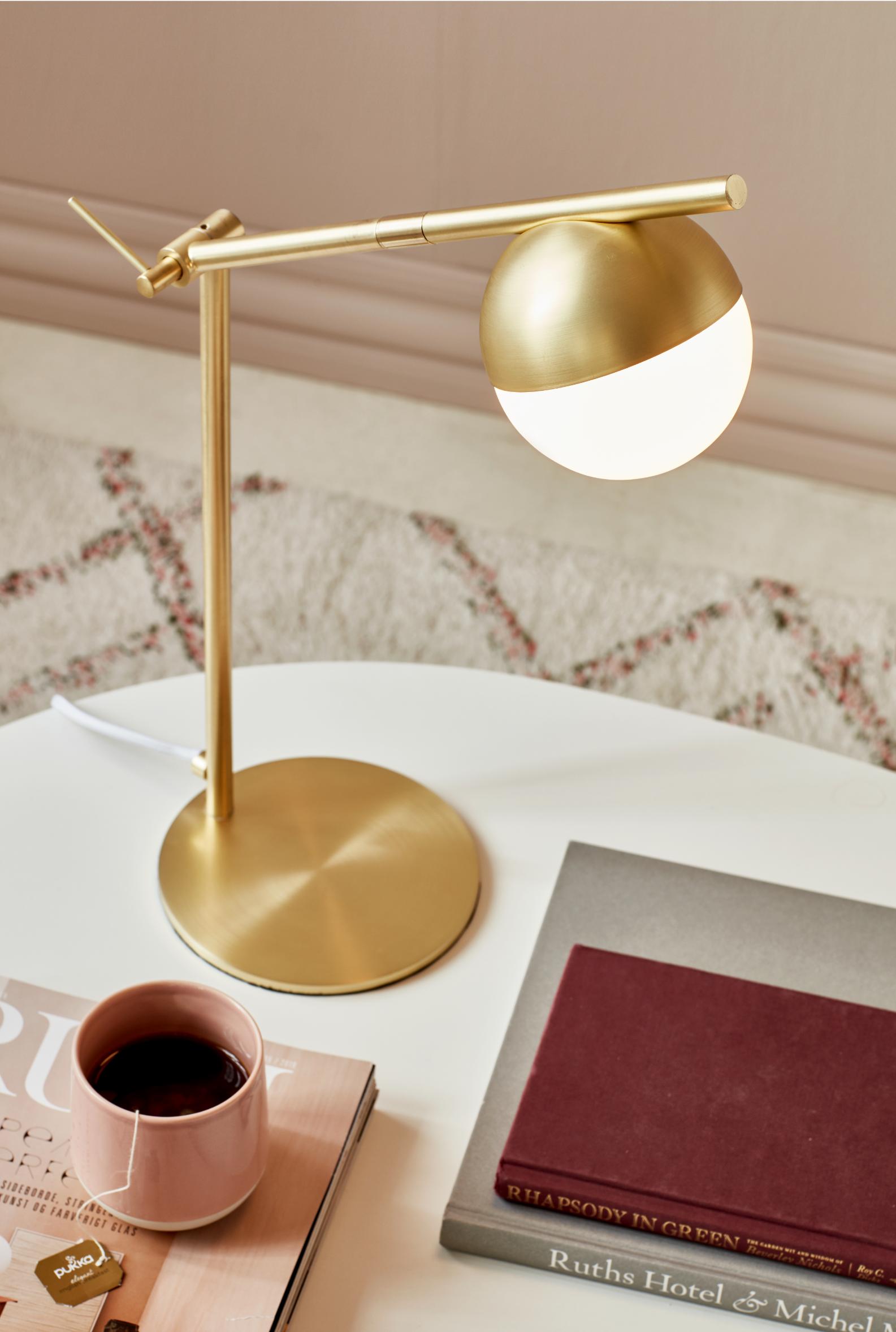 Stolna lampa Contina - tipovi prema vrsti napajanja