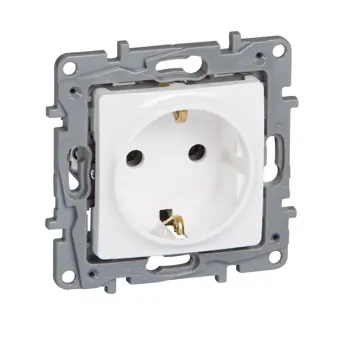 764539-niloe-uticnica-2pe16a250v-bijela-bez-zastite-67016-04070353.webp