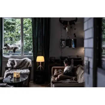 lumiere-nuances-piccola-stolna-lampa-cipria-dimmer-foscarini-61231-02121140.webp