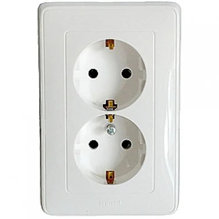773627-uticnica-dvostruka-za-fi60-2pe16a250v-cariva-bijela-95079-10022440.webp