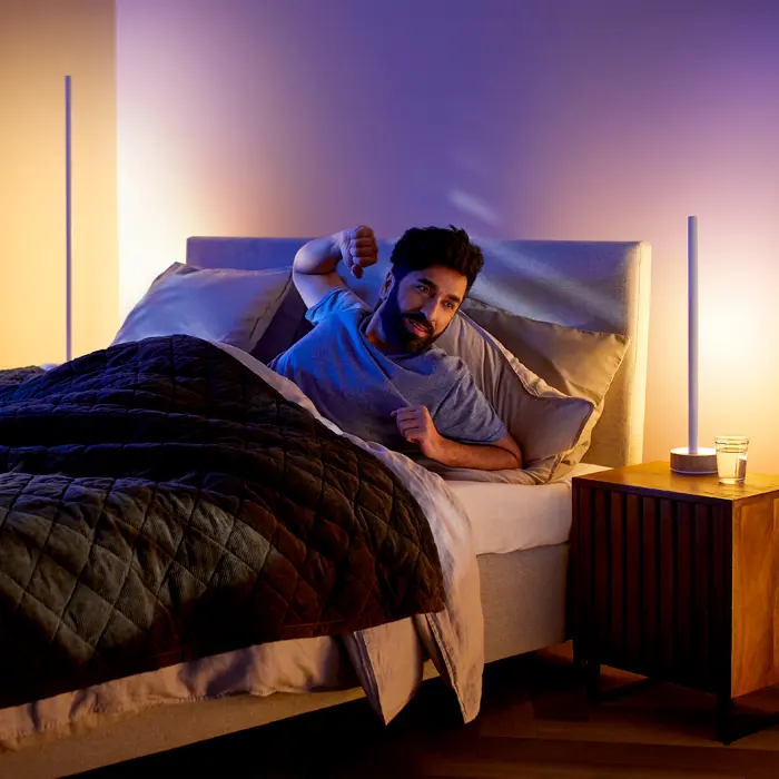 GRADIENT SIGNE PHILIPS HUE pametna LED svjetiljka TABLE hrast