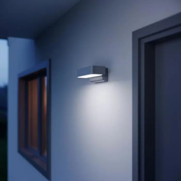 LED VANJSKA ZIDNA SVJETILJKA SENZOR I BLUETOOTH L 800 S SREBRNA 7,5W 3000K 466lm