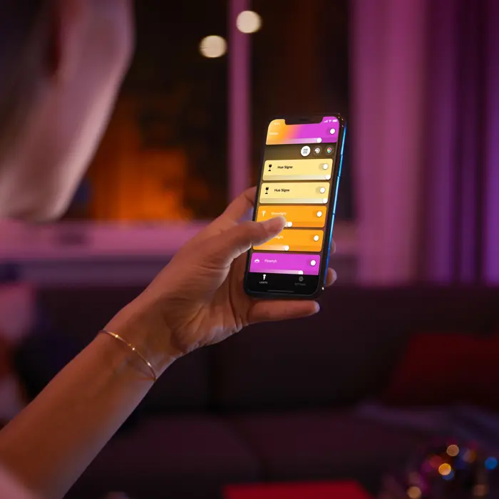LUSTER PHILIPS HUE pametna LED žarulja White and Color Ambiance E14